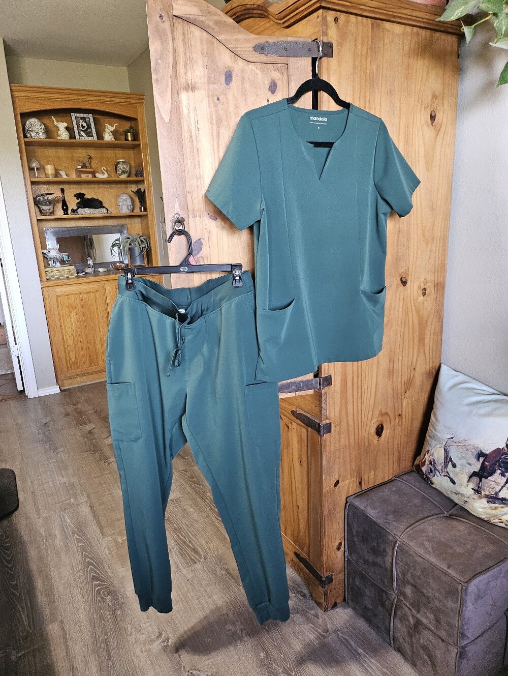 Mandala MEDIUM V-Neck Scrub Top & LARGE Cargo Jogger Pants, HUNTER GREEN.